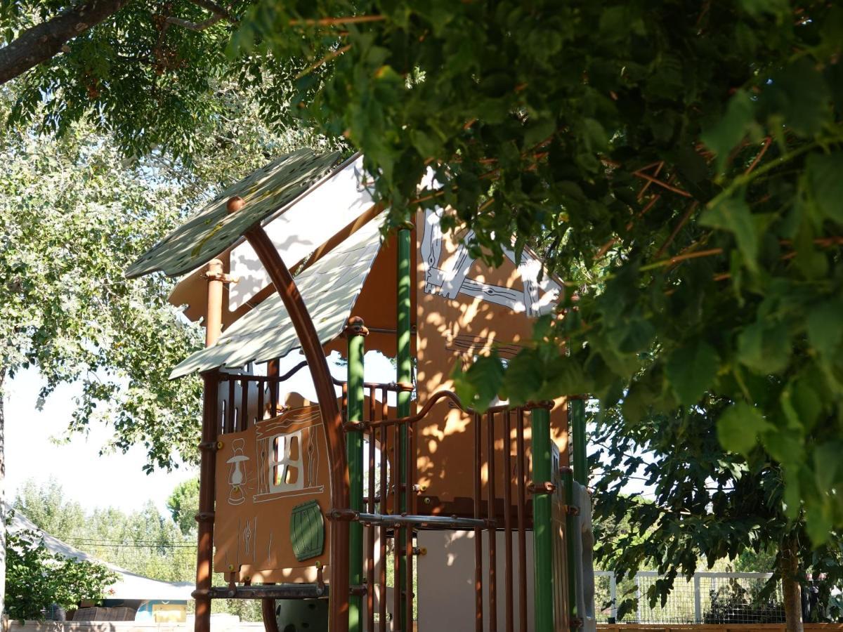 Camping Pleine Mer Hotel Vias Bagian luar foto