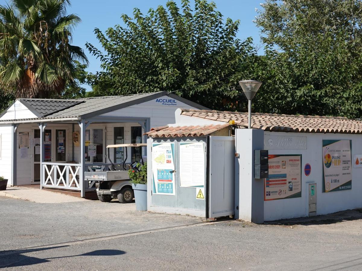 Camping Pleine Mer Hotel Vias Bagian luar foto